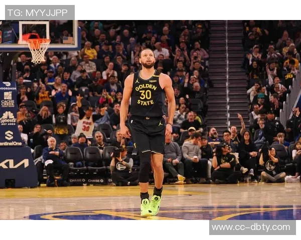 科尔末节关键时刻决策失误库里防守安排成输球主因